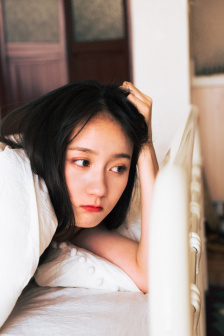 老中医吮她的花蒂和奶水视频播放